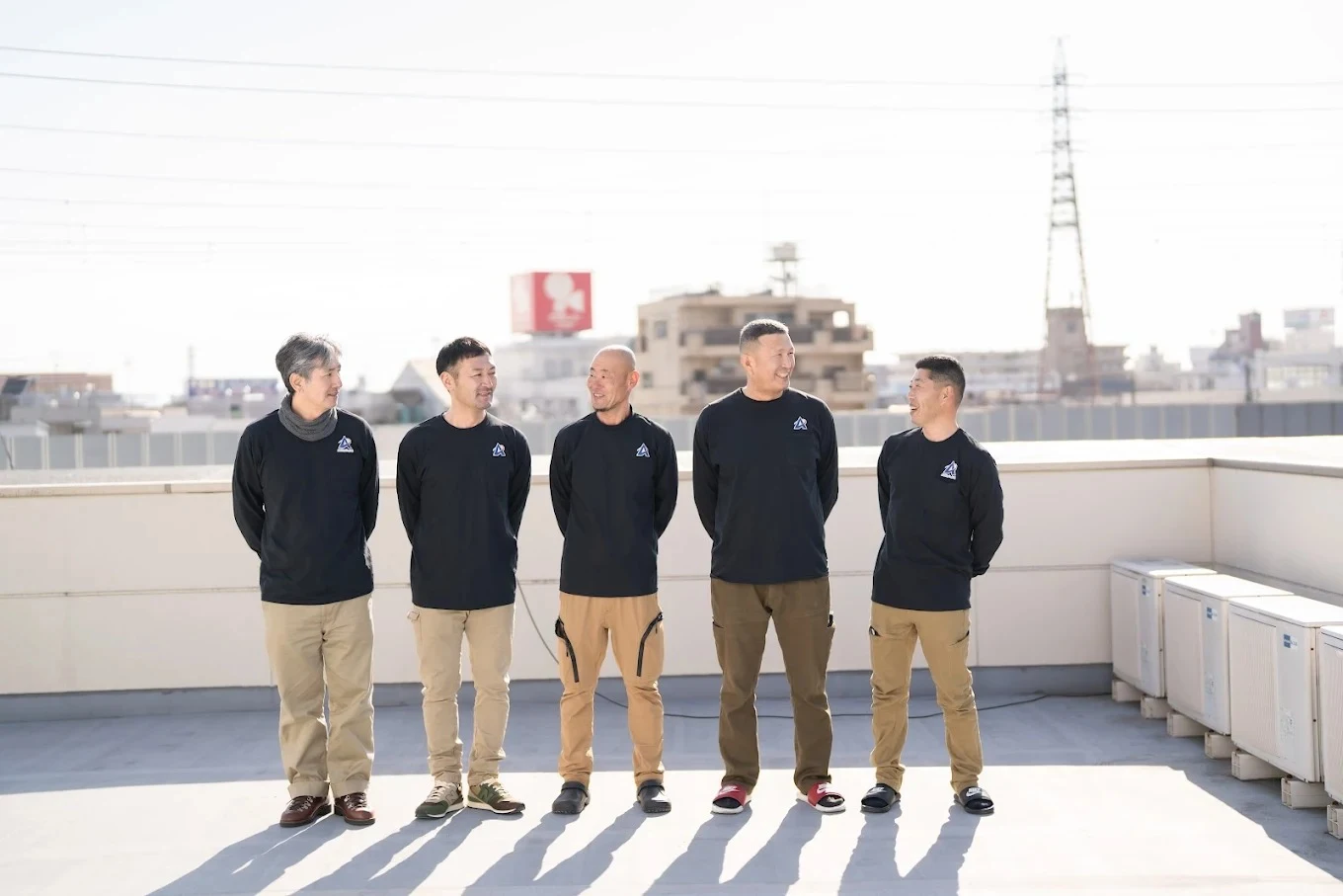 親身に対応するスタッフ